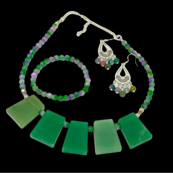 Handcrafted Green Adventurine and Jasper bib Necklace with Bracelet and Earrings - Picture 2 of 10